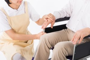 左上肢、下肢麻痺の主人の排尿介助